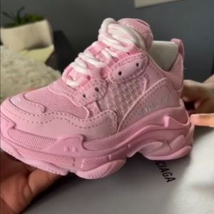 Barely worn only took a picture in them